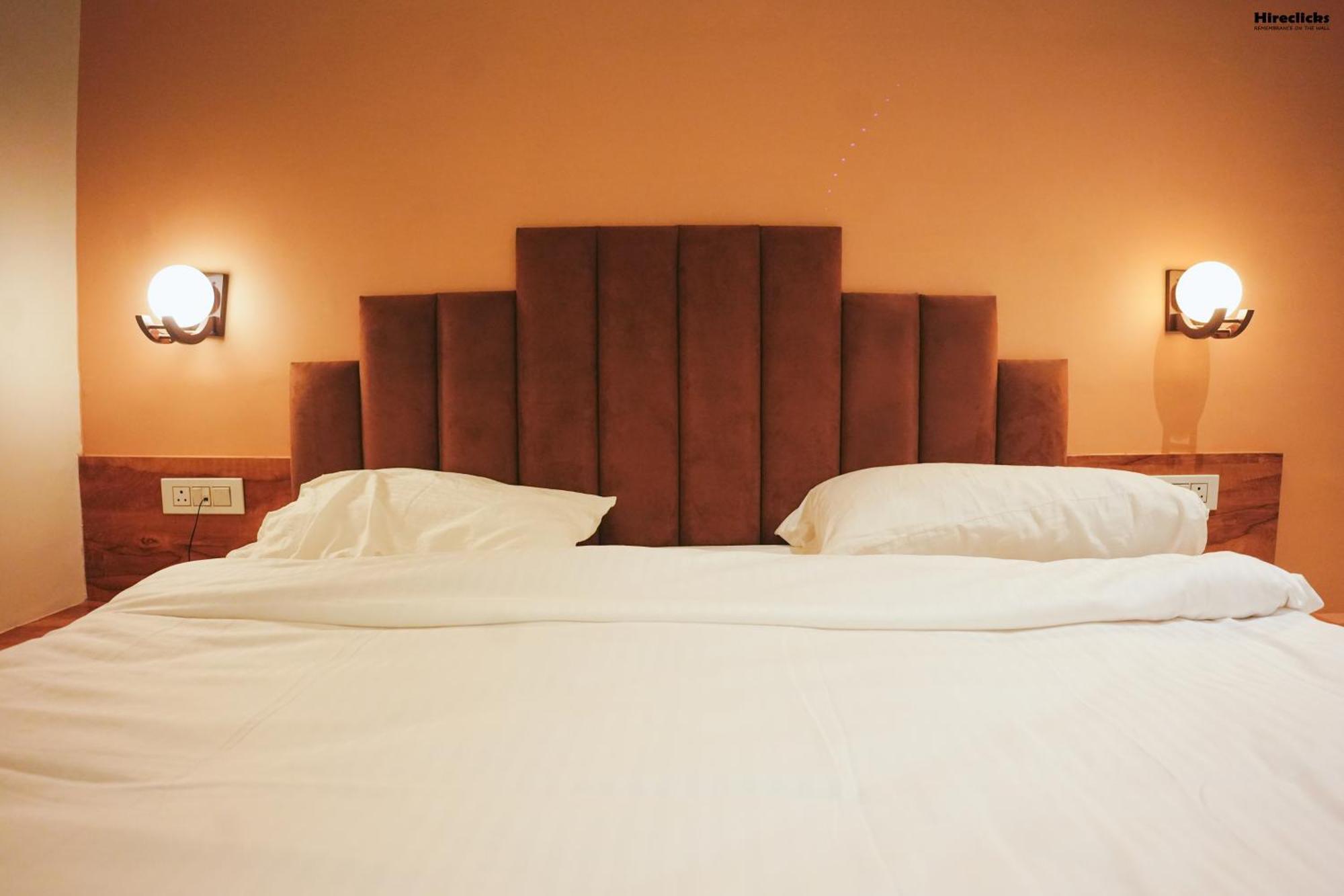 The Krati Resort And Convention Centre Bareilly Buitenkant foto